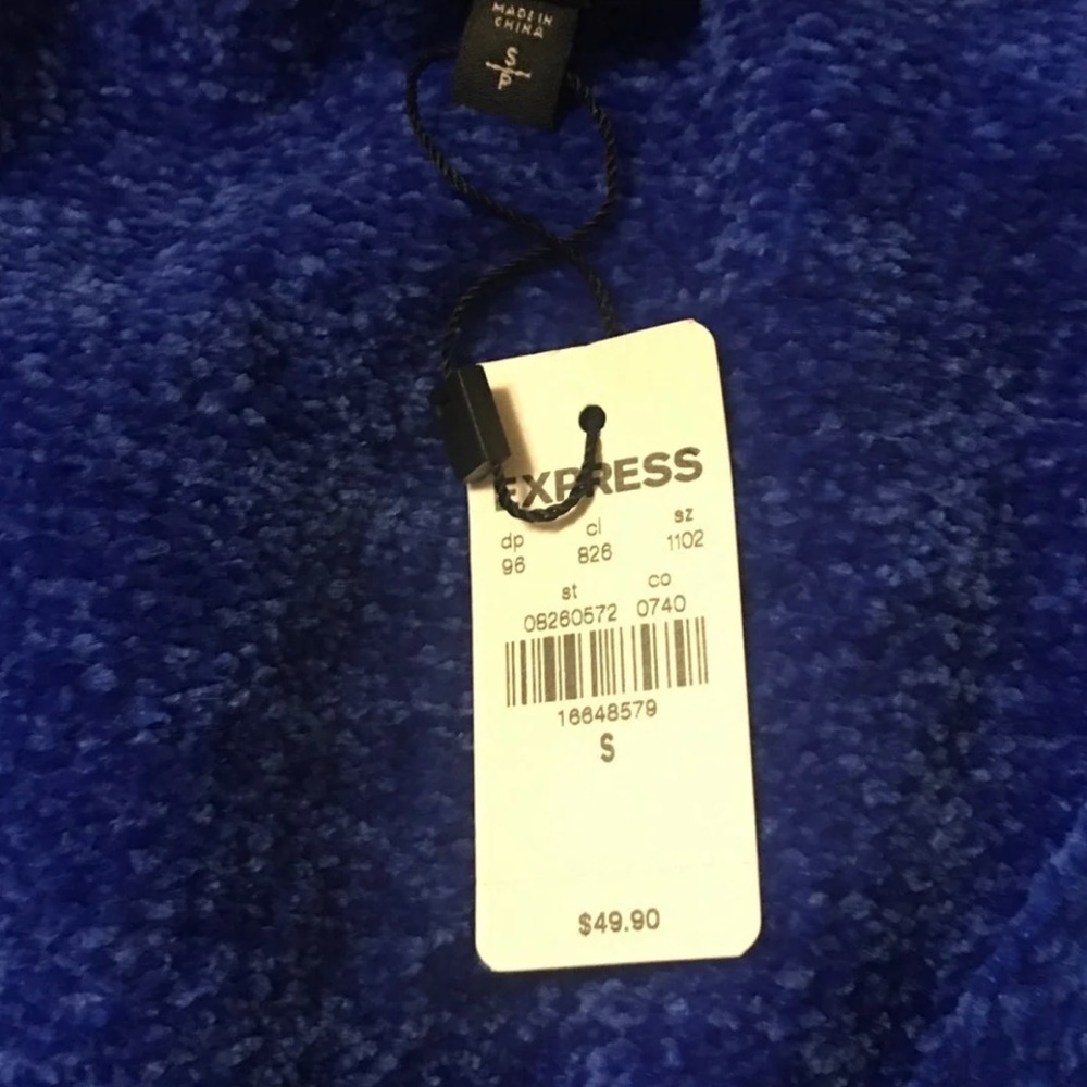 Express Sweater - Picture 3 of 3